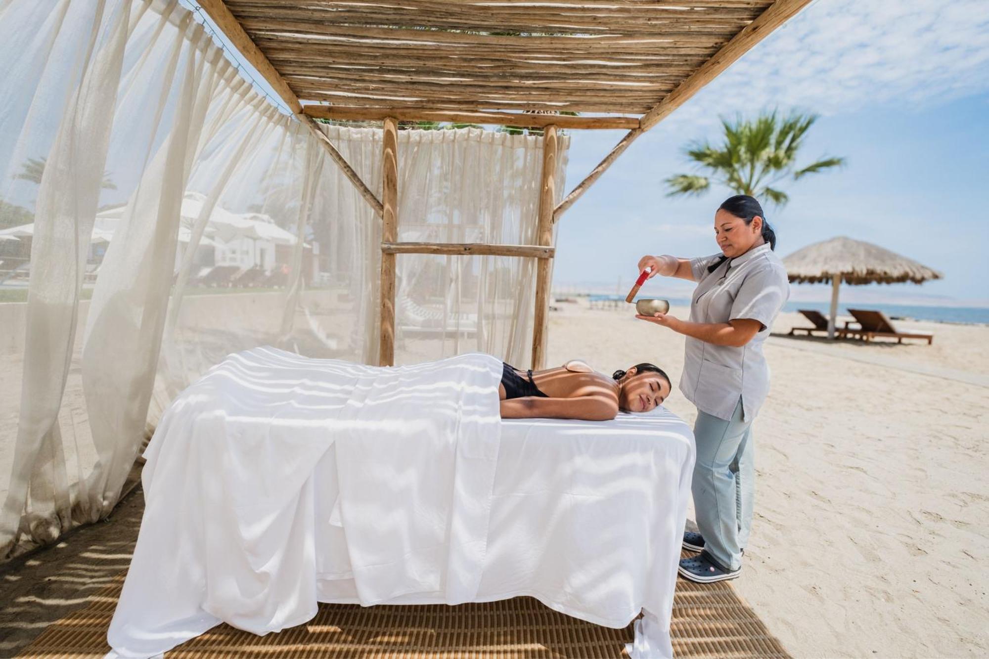 Hotel Paracas, A Luxury Collection Resort, פאראקאס מראה חיצוני תמונה Spa treatment at a resort