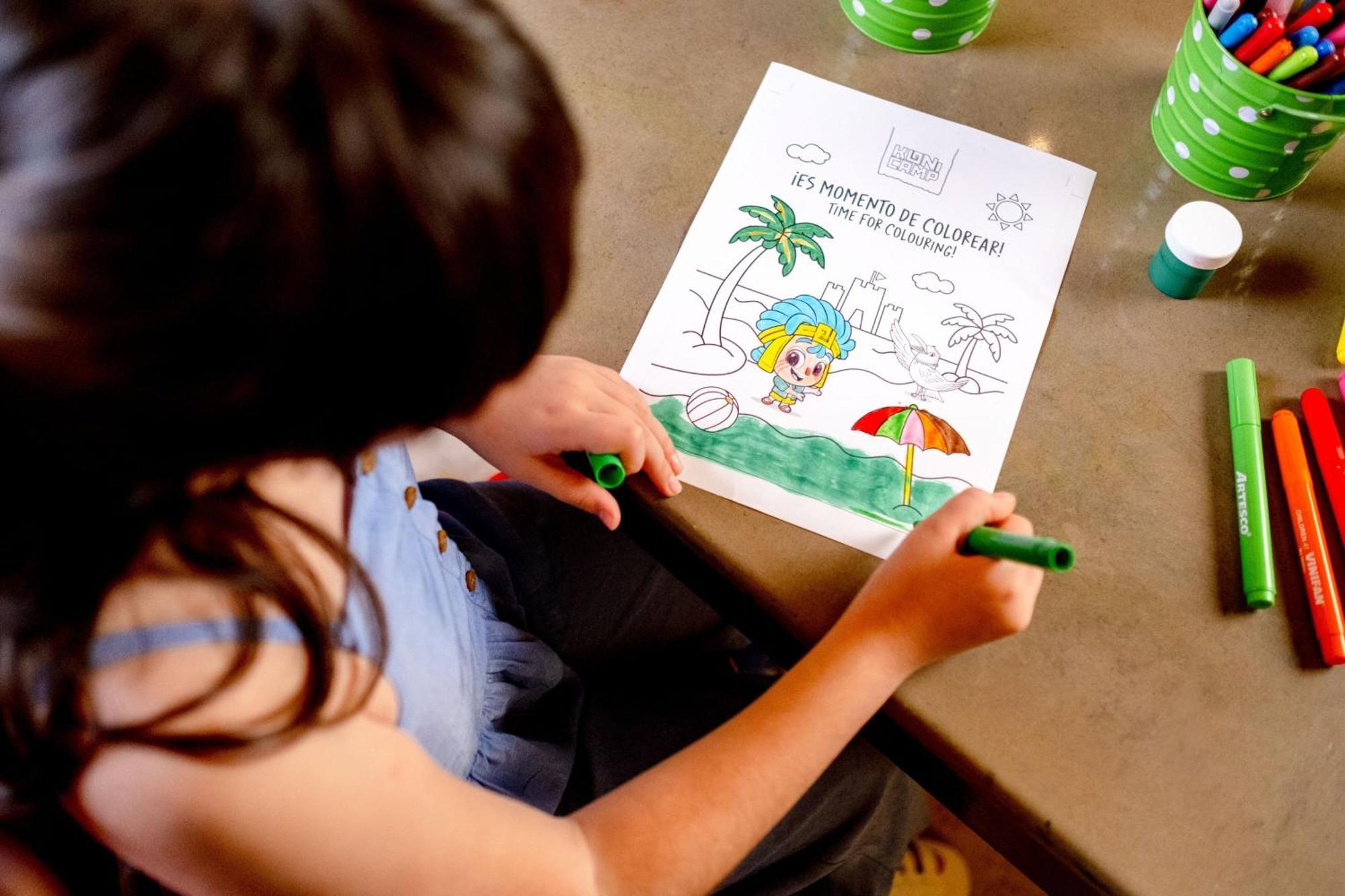 Hotel Paracas, A Luxury Collection Resort, פאראקאס מראה חיצוני תמונה Child colouring in a colouring book