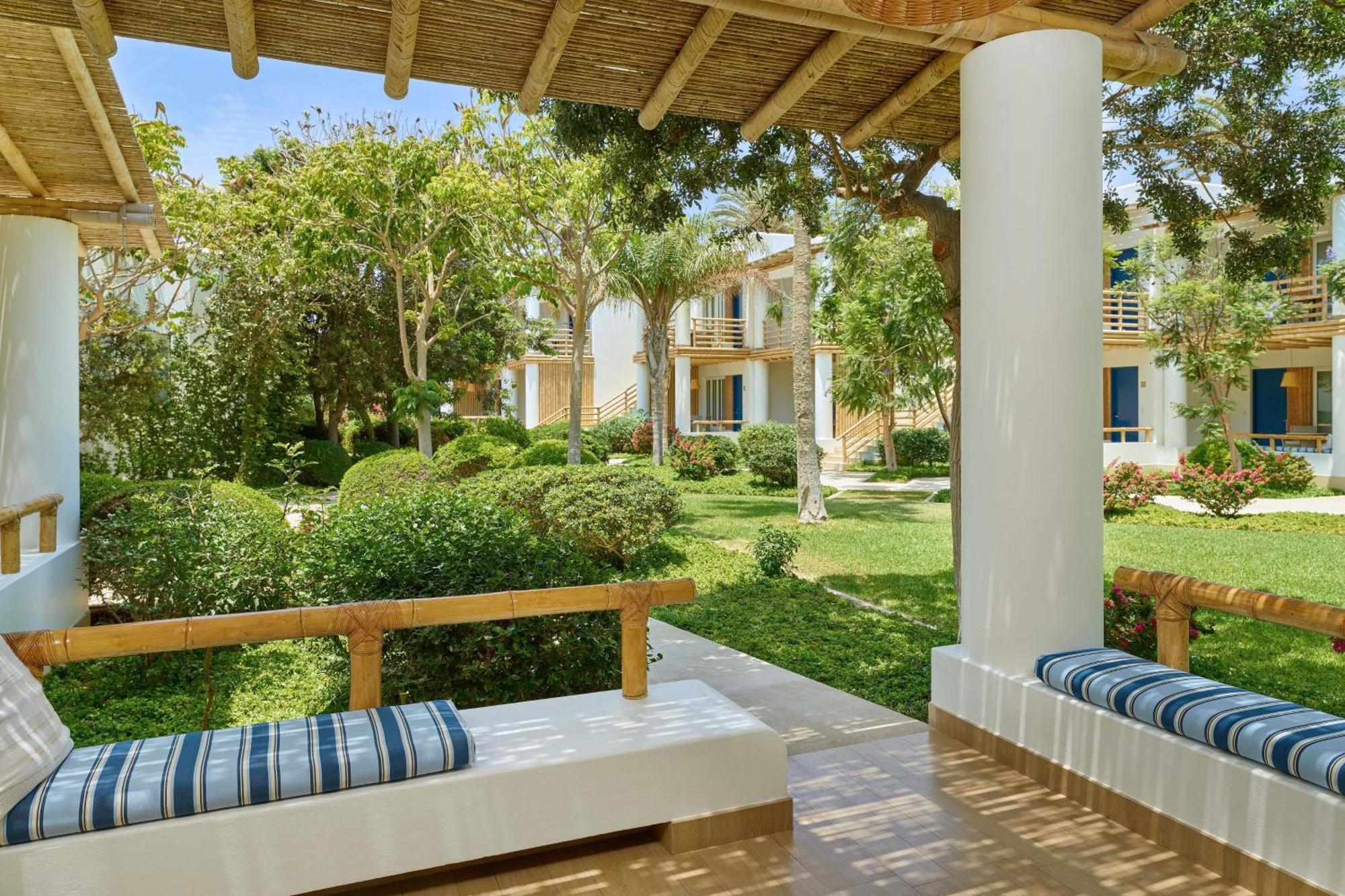 Hotel Paracas, A Luxury Collection Resort, פאראקאס מראה חיצוני תמונה The resort's gardens